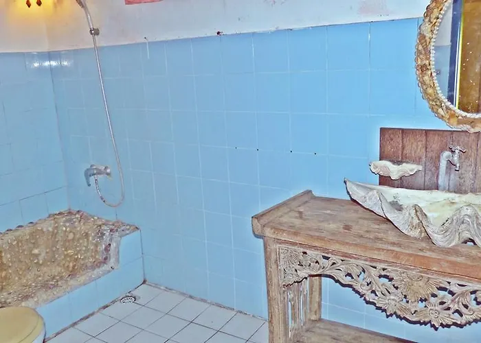 Bunga Bungalo بيت ضيافة نوسا ليمبونغان